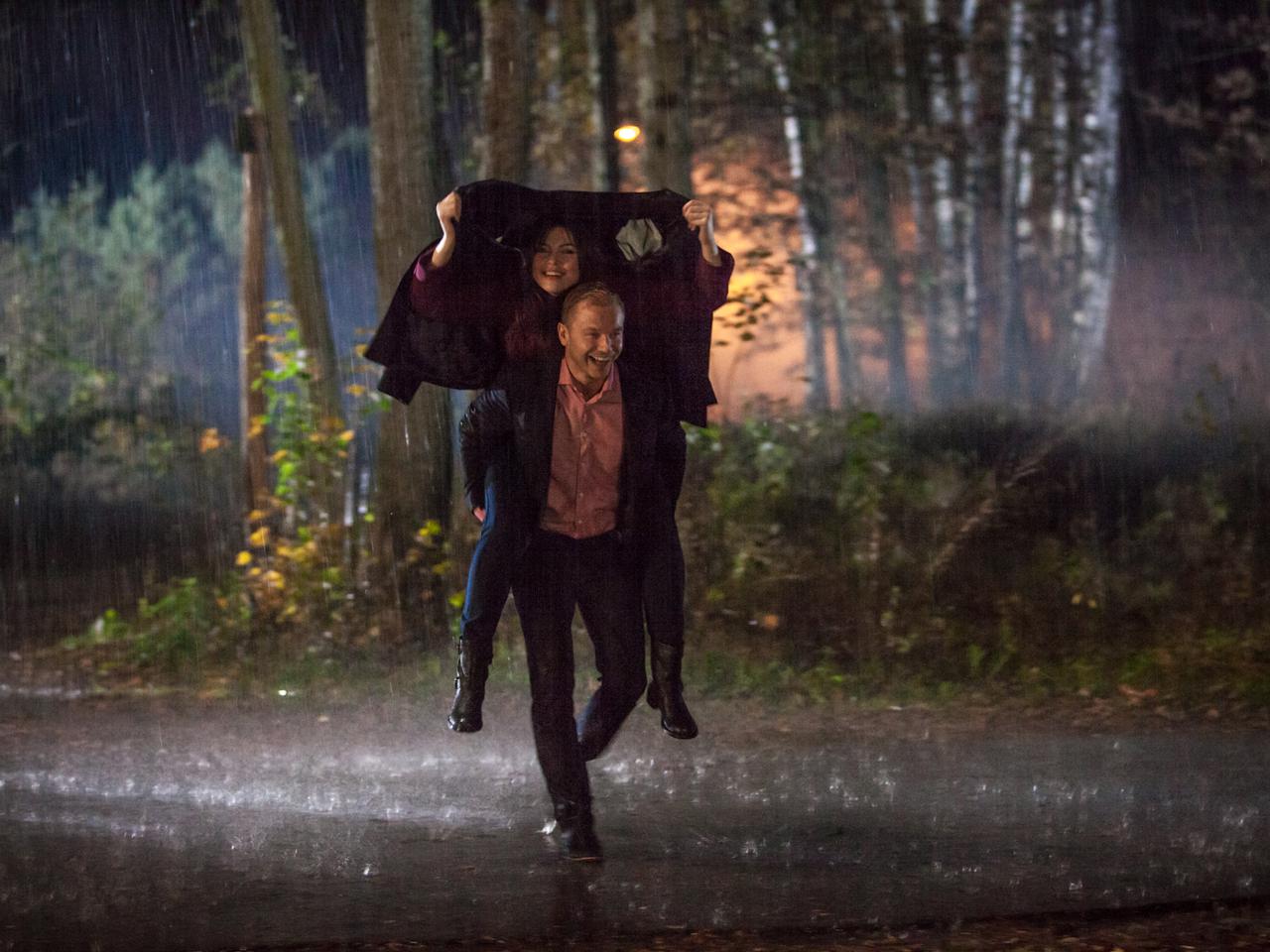 To nie koniec świata odcinek 13. Anka (Karolina Gorczyca), Paweł (Krystian Wieczorek)