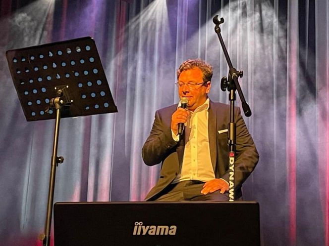 Poseł Michał Wójcik chce być nowym Elvisem Presleyem