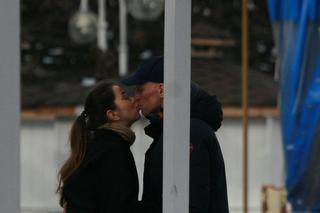 Krzysztof Diablo Włodarczyk wyskoczył nad polskie morze z ukochaną córeczką i partnerką