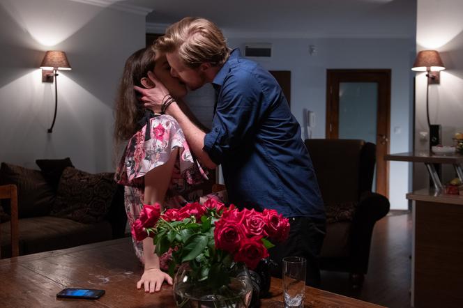 Na Wspólnej odc. 2766. Kasia (Julia Chatys), Rafał (Piotr Sedkowski)