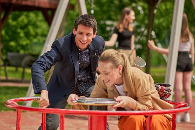 Na Wspólnej, odc. 3673: Daria (Patrycja Topajew), Tadeusz (Jakub Pruski)