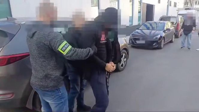 Wjechali autem do jubilera, a potem uciekli z łupem! Jest nagranie z napadu