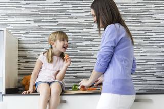 Przekąski dla dzieci: jakie podawać dzieciom, by nie sięgały po słodycze? [WYWIAD z dietetykiem]