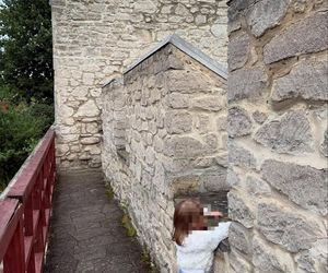 Patryk Jaki na zamku z rodziną