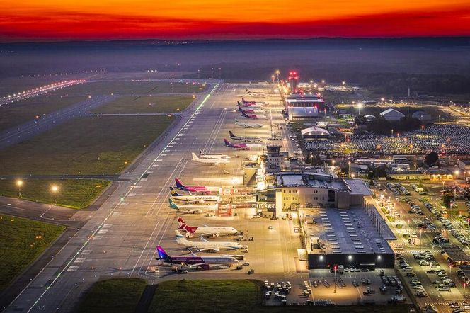Międzynarodowy Port Lotniczy "Katowice" w Pyrzowicach ma drogę startową o długości 3200 m