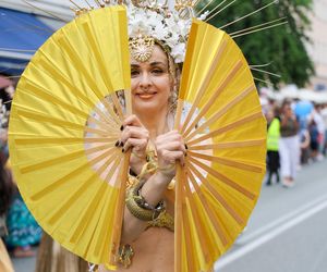 Parada Syrenki 2025 przeszła ulicami Warszawy. Na trasie 20 barwnych platform