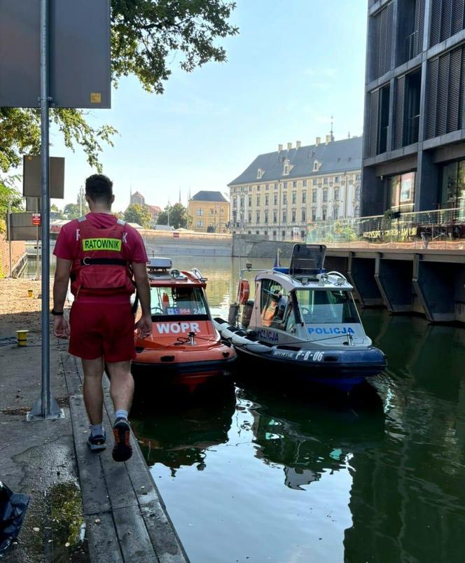 Wrocław. Makabra na Odrze. Z rzeki wyłowiono ciało 62-letniego mężczyzny 