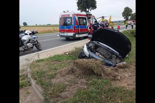 Śmiertelny wypadek pod Buskiem-Zdrojem. 37-latek nie żyje. Jego żonie i córeczce nic się nie stało [ZDJĘCIA]