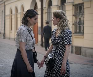 Wojenne dziewczyny 5 sezon odc. 55. Ewka (Vanessa Aleksander), Marysia (Aleksandra Pisula)