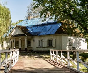 W Łękach Kościelny można podziwiać dworek z XVIII wieku