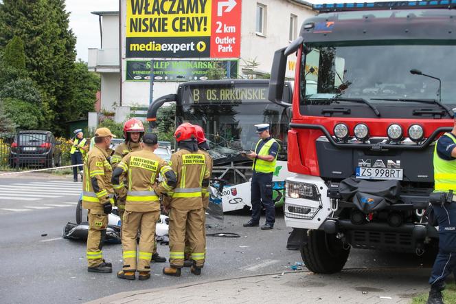 Wypadek autobusu i radiowozu w Szczecinie! Przynajmniej 9 osób poszkodowanych