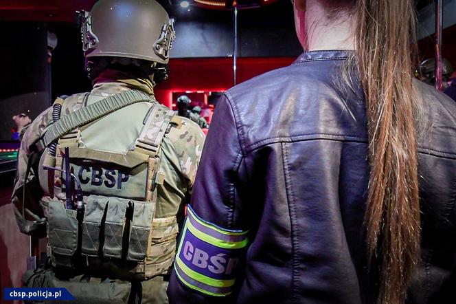 Policja uderzyła w kluby go-go. Spektakularna akcja również we Wrocławiu 