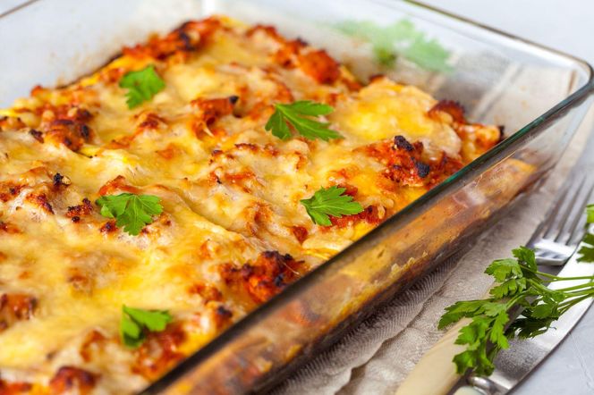 Zapiekanka z mięsem mielonym, którą zrobisz w 15 minut. Ten przepis ratuje każdy obiad