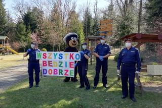 Na Podkarpaciu w Wielkanoc z policjatami wędrował miś. Miał wielką misję [WIDEO]