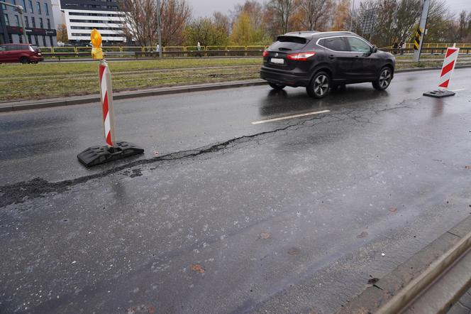 Most Pomorski do zamknięcia? Osunęła się droga, nawierzchnia pękła wzdłuż