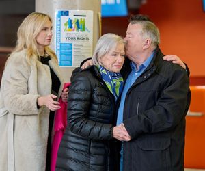 Na Wspólnej, odc. 4002. Włodek (Mieczysław Hryniewicz), Monika (Sylwia Gliwa), Maria (Bożena Dykiel)