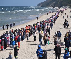 Najdłuższa flaga narodowa w Polsce mierzy ponad 2 km 700 metrów. To nowy rekord Polski!