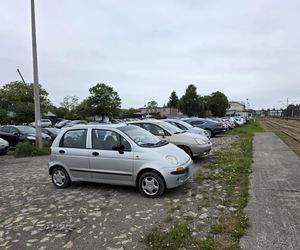 Mandaty za parkowanie przy PKP