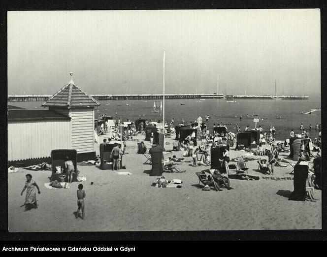 Golizna na plaży w czasch PRL
