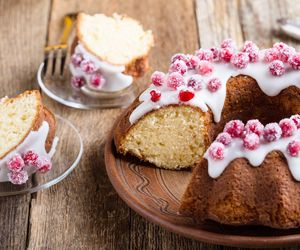 Pyszna wegańska babka na Wielkanoc. Z tym składnikiem smakuje rewelacyjnie