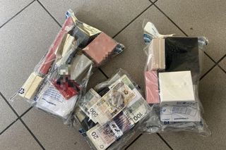 Okradła swojego pracodawcę na 1,5 miliona złotych. Kartą służbową kupowała drogą biżuterię i sprzęt RTV