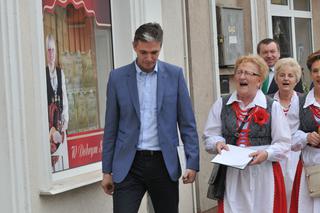 Jarubas kręci pizzą