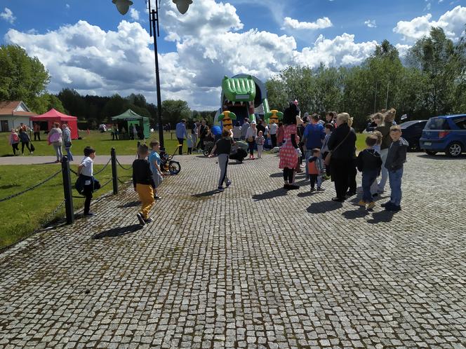 Zajęcia dla dzieci z udzielania pierwszej pomocy w ramach kampanii społecznej "Akcja i Edukacja. Widzę, więc reaguję" - 23.05.2021 nad zalewem w Siedlcach