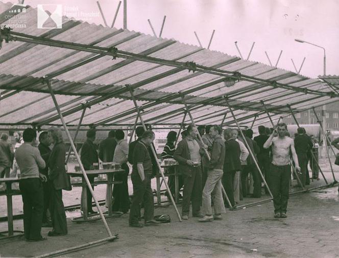 Piwiarnia za „Zajazdem” na pl. Kromera, maj 1976 rok