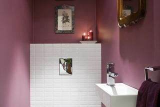 Fioletowa, romantyczna łazienka dla gości