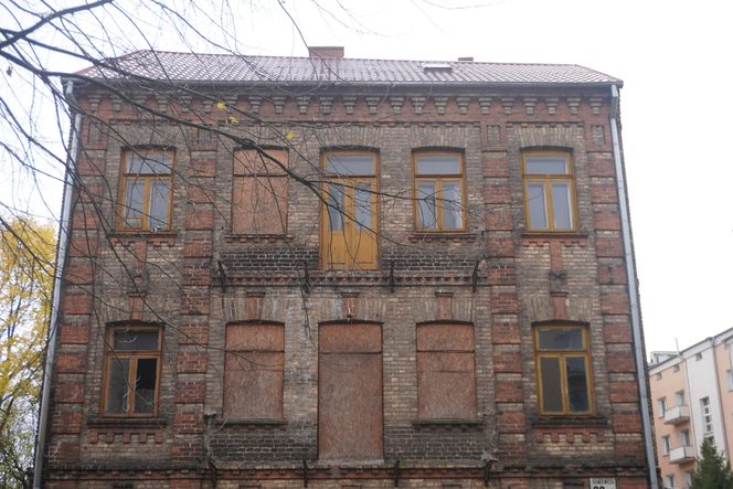 Opuszczona zabytkowa kamienica przy ul. Sienkiewicza w Białymstoku