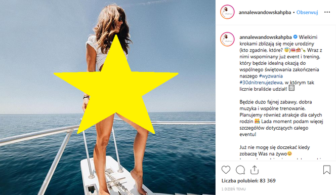 Anna Lewandowska z podciągniętą koszulką i w kusym bikini chwali się nagim brzuchem. Jej sylwetka zachwyca