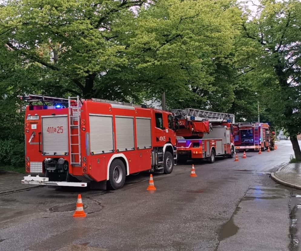 Tragiczny pożar w Bytomiu. Policjanci ewakuowali mieszkańców. Nie żyje jedna osoba