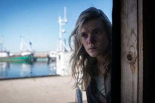 Profilerka sezon 2 - odcinek 11 streszczenie. Regina znajduje w Stormii zwłoki szefa, Maxa Budzisza