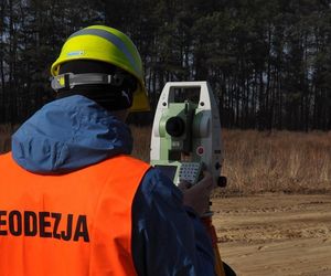 Coraz bliżej do pełnej cyfryzacji zasobów geodezyjnych. Podpisano już pierwszą umowę projektu e-Geodezja II  