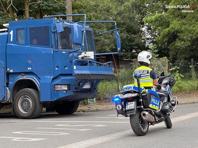 Policja zabezpiecza mecz GKS Katowice - Radomiak Radom