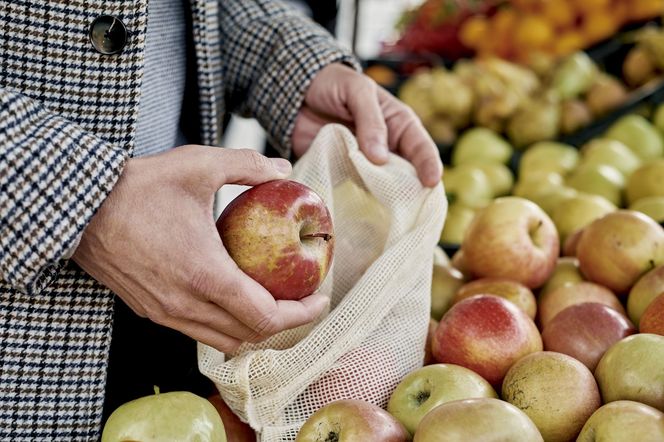 Zwalczą pokusę na słodkie i mają mało kalorii. 7 owoców najlepszych na odchudzanie