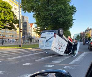 Niecodzienny wypadek przy Galerii Kaskada