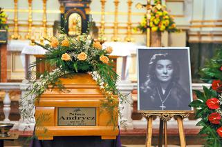 Pożegnaliśmy Ninę Andrycz - ZDJĘCIA z pogrzebu gwiazdy