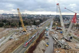 650-tonowa maszyna TBM do drążenia tuneli w Łodzi jest przenoszona w inne miejsce. Zdjęcia z budowy