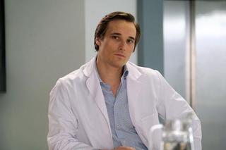 M jak miłość, odcinek 1867: Chory Olek wyląduje w szpitalu! Ulegnie presji Argasińskiego i Anety i zgłosi się na dłuższe leczenie