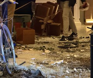 Warszawa. Totalna demolka. Audi wjechało w restaurację 