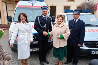 Karetki odebrali przedstawiciele OSP w Mariańskim Porzeczu i przedstawiciele Fundacji Eska Kowalscy