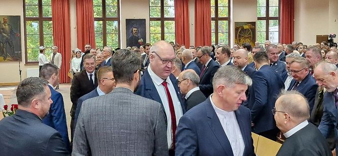 Piękne studentki o. Rydzyka przyćmiły byłego prezydenta Andrzeja Dudę