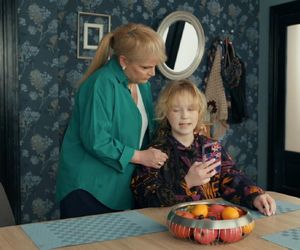 	Barwy szczęścia ostatni odcinek 3202 finał sezonu. Emilka (Jessica Frankiewicz), Małgorzata (Adrianna Biedrzyńska)