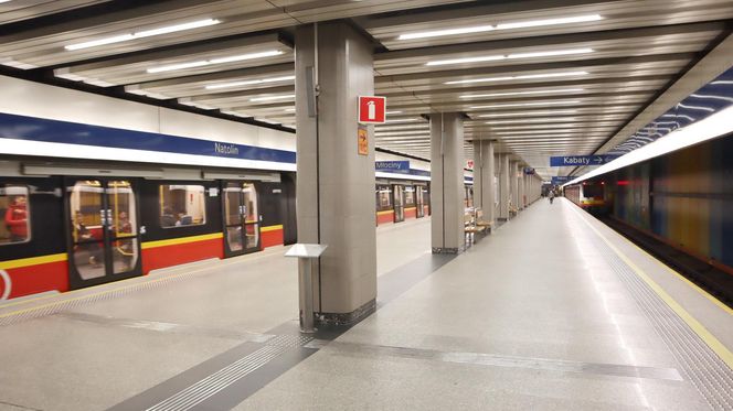 Metro w Warszawie już wozi pasażerów, ale wciąż są drążone nowe linie