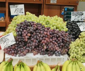 Winogrona na łódzkich targowiskach i w marketach. Sprawdź, ile kosztują [ZDJĘCIA]