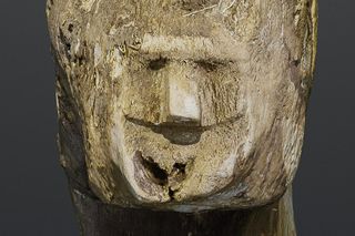 Wyjątkowe odkrycie w jeziorze pod Gnieznem. Znaleziono rzeźbę twarzy sprzed tysiąca lat