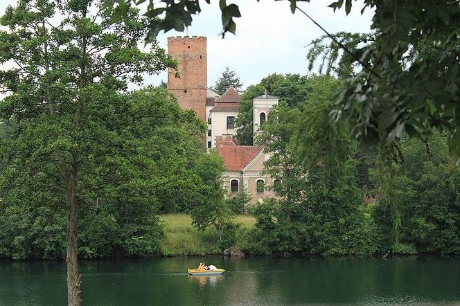 Zamek Joannitów w Łagowie - zobacz zdjęcia zamku i pięknego dziedzińca