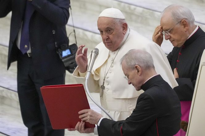 To ostatnie dni papieża Franciszka? Watykan szykuje się do pochówku. "Żadnych urlopów"