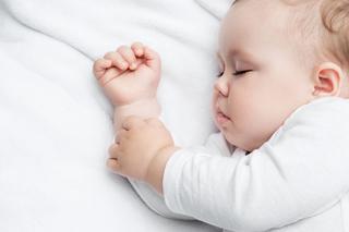 Zaburzenia snu u niemowląt. Przyczyny problemów ze spaniem u dzieci